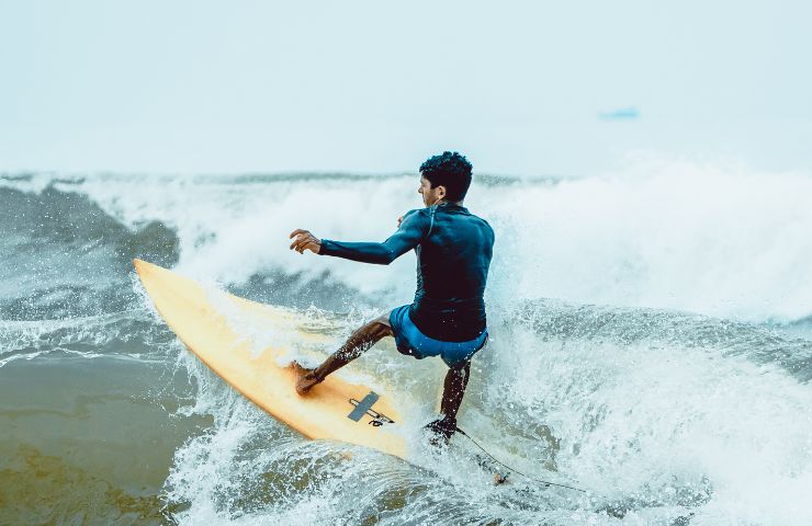 water mens surfing