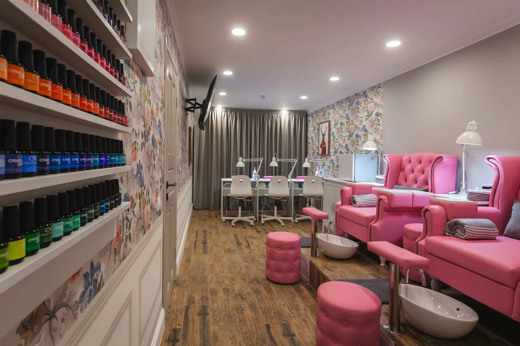 nail salon in dubai