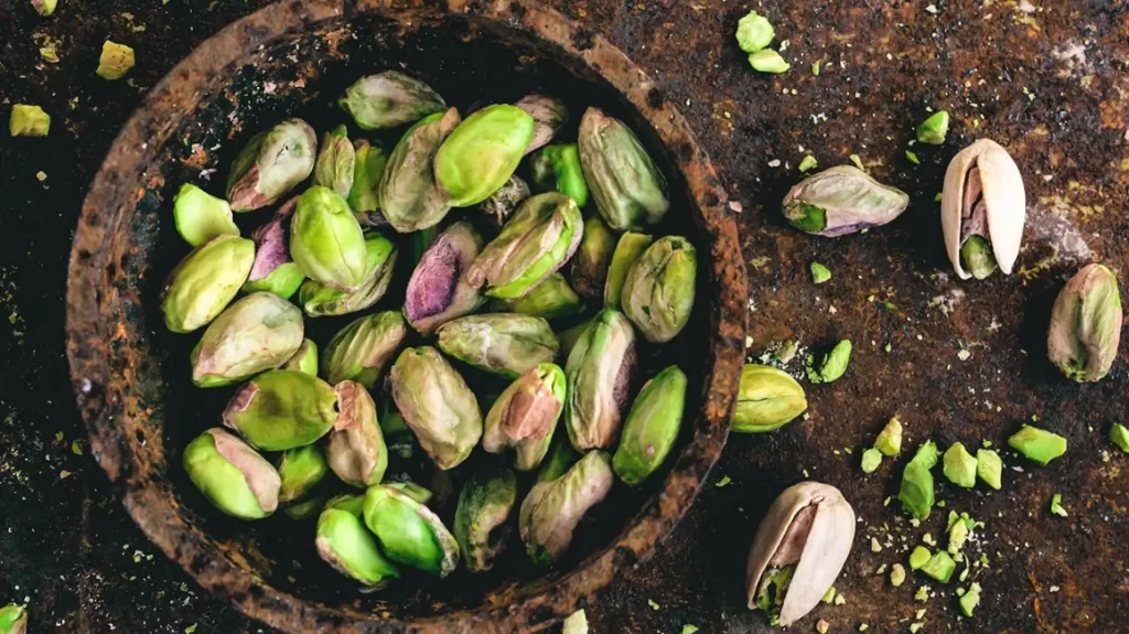 The Health Benefits and Nutrition Of Pistachios And Milk